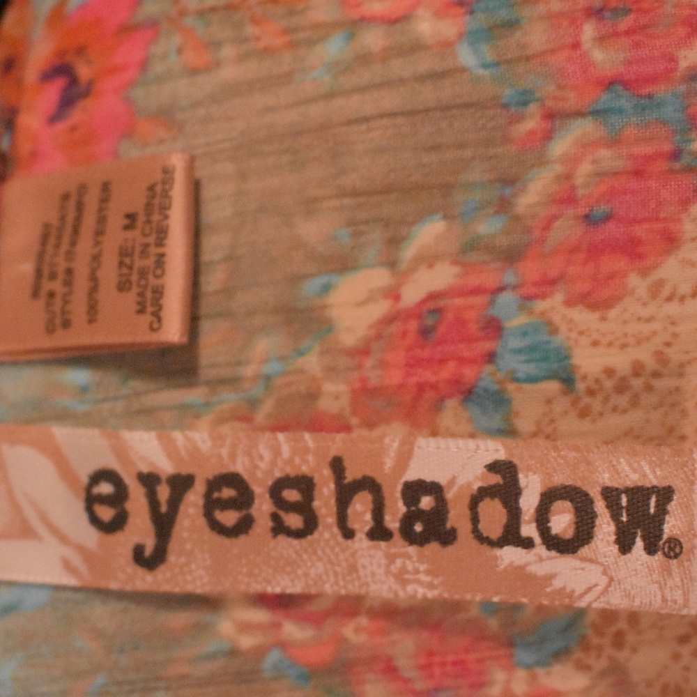 Eyeshadow - Picture 3 of 3